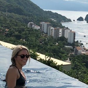 Meet your Posher, Stephanie